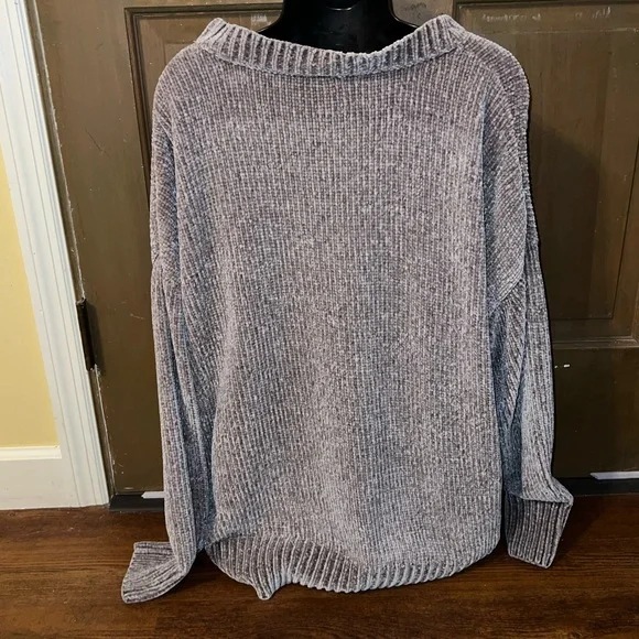 Zenana Outfitters Gray Brown Plush Cozy Long Sleeve V Neck Ribbed Sweater Size M - Picture 2 of 8